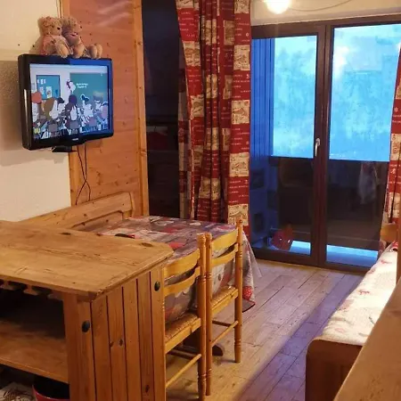 4 Pers, Au Calme Et Aux Pieds Des Pistes - Fr-1-574-51